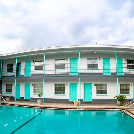 Uptown Inn & Suites เซนต์ปีเตอร์สเบิร์ก ภายนอก รูปภาพ