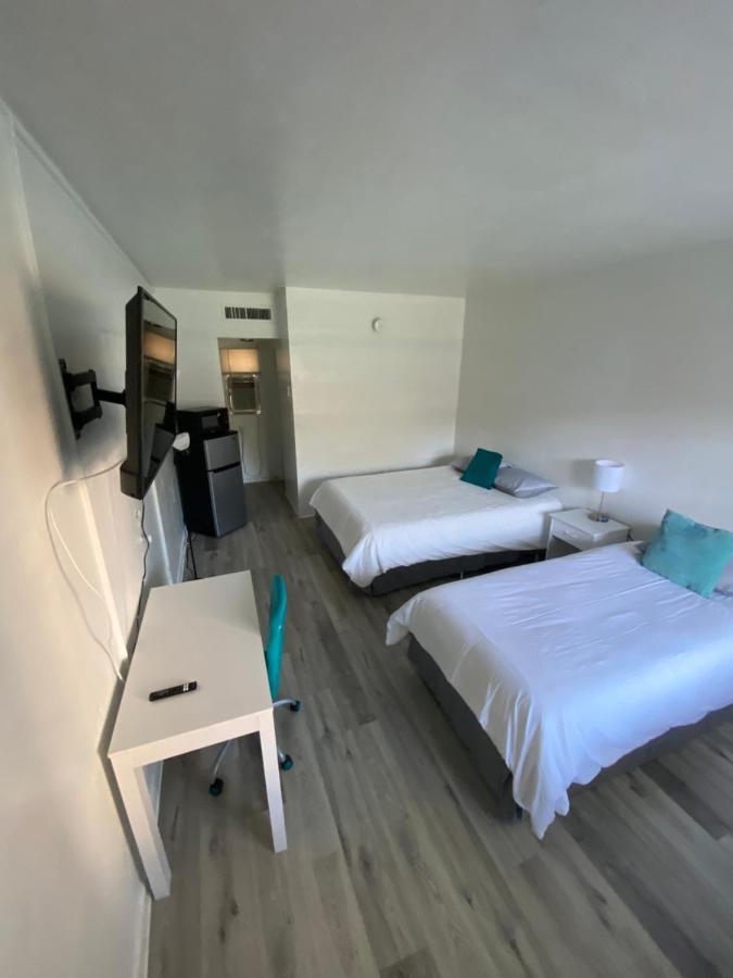 Uptown Inn & Suites เซนต์ปีเตอร์สเบิร์ก ภายนอก รูปภาพ
